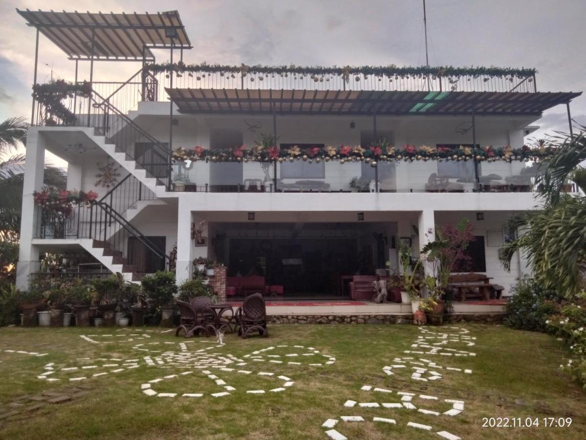 Casa De Robles Tanay Rizal Hotel Exterior photo