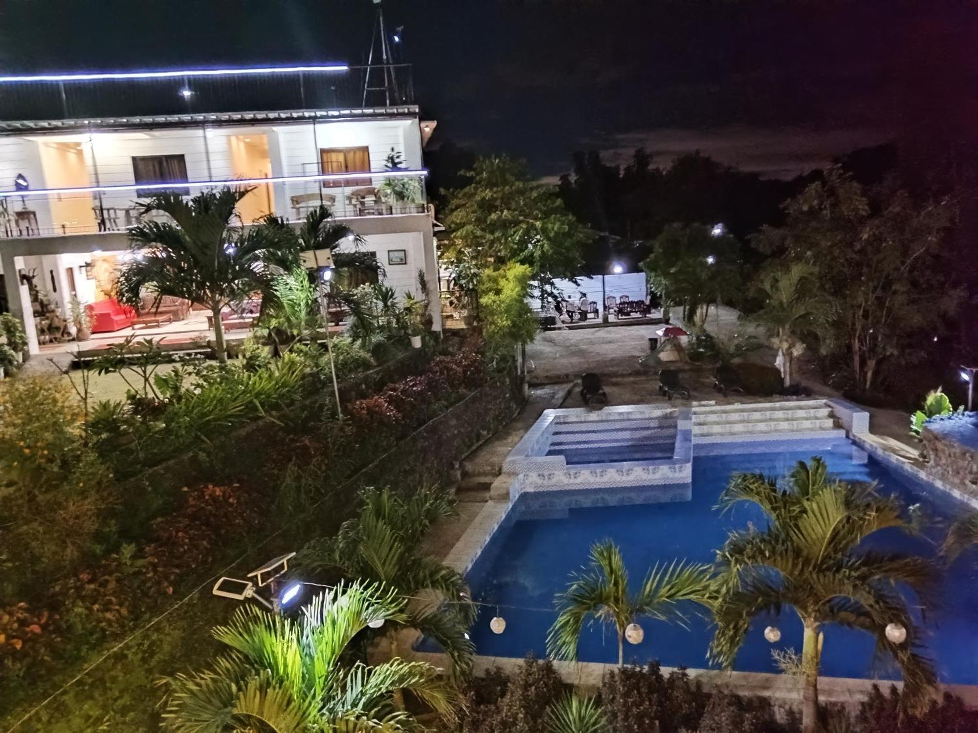 Casa De Robles Tanay Rizal Hotel Exterior photo