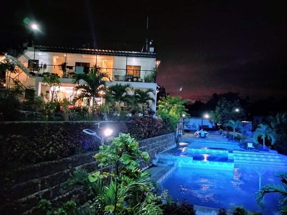 Casa De Robles Tanay Rizal Hotel Exterior photo